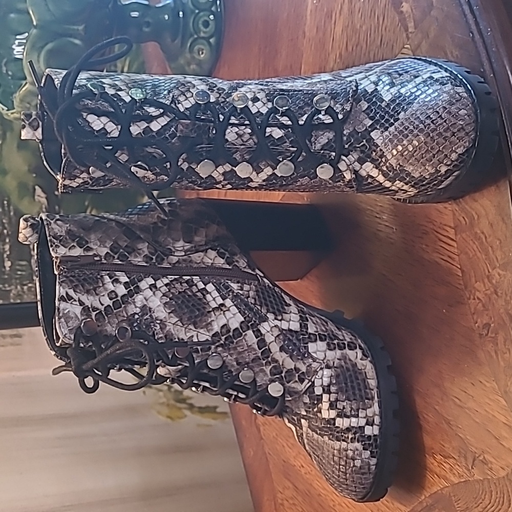 Report Womens 7.5 sexy snakeskin lace up chunky heel side zip mid calf boot